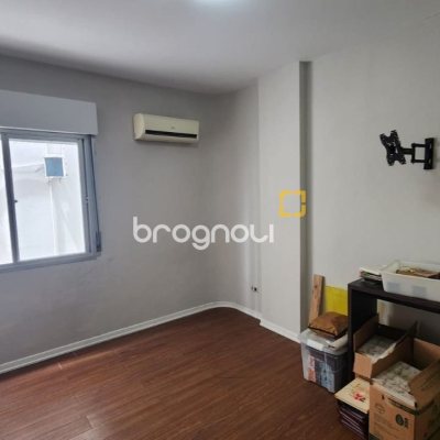 Apartamento com 226m², 4 quartos (sendo 2 suítes), 2 garagens, no bairro Beira Mar em Florianópolis