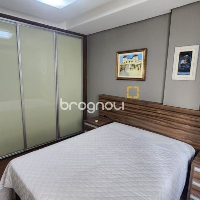Apartamento com 226m², 4 quartos (sendo 2 suítes), 2 garagens, no bairro Beira Mar em Florianópolis