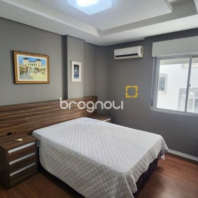 Apartamento com 226m², 4 quartos (sendo 2 suítes), 2 garagens, no bairro Beira Mar em Florianópolis