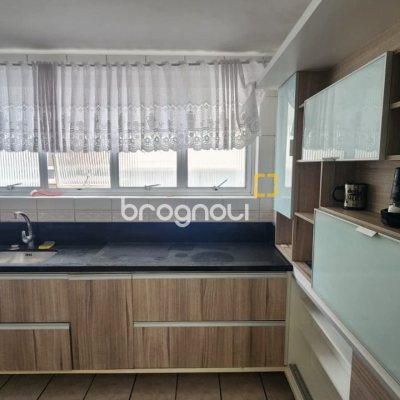 Apartamento com 226m², 4 quartos (sendo 2 suítes), 2 garagens, no bairro Beira Mar em Florianópolis