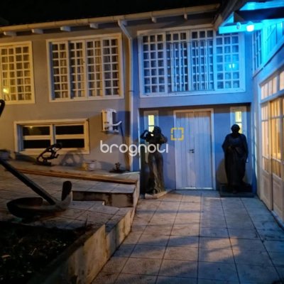 Casa de Condomínio com 220m², 4 quartos (sendo 4 suítes), 3 garagens, no bairro Ingleses em Florianópolis