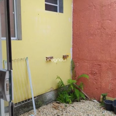 Casa com 54m², 3 quartos, 1 garagem, no bairro Sambaqui em Florianópolis