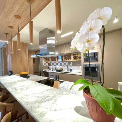 Apartamento com 149m², 3 quartos (sendo 3 suítes), 2 garagens, no bairro Jurerê em Florianópolis