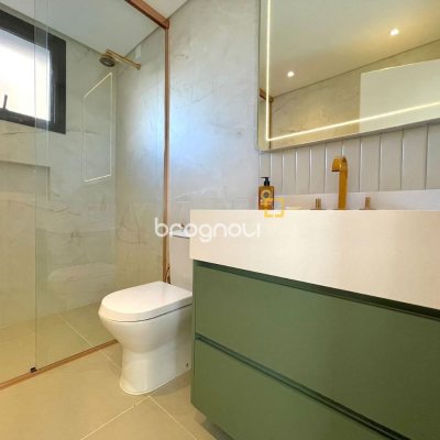 Apartamento com 149m², 3 quartos (sendo 3 suítes), 2 garagens, no bairro Jurerê em Florianópolis
