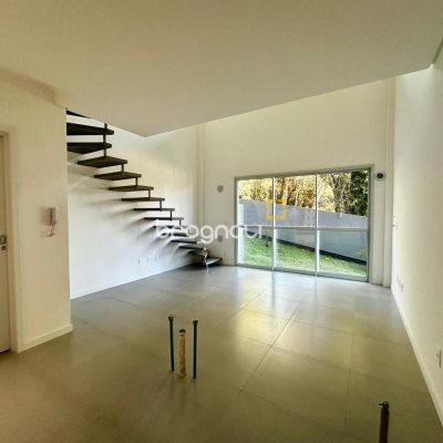 Loft com 43m², 1 quarto (sendo 1 suíte), 1 garagem, no bairro Ribeirão da Ilha em Florianópolis