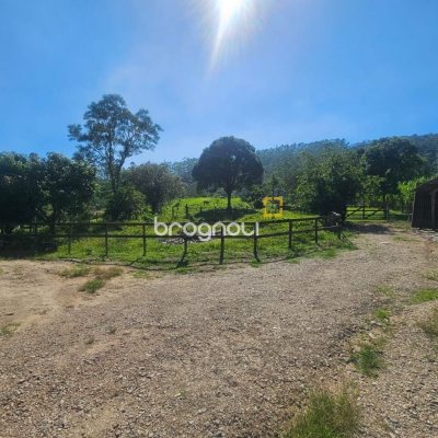 Sítio com 3699m², 2 quartos, no bairro Fazenda de Dentro em Biguaçu