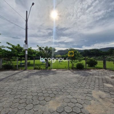 Casa com 257m², 6 quartos (sendo 2 suítes), 2 garagens, no bairro Ingleses em Florianópolis