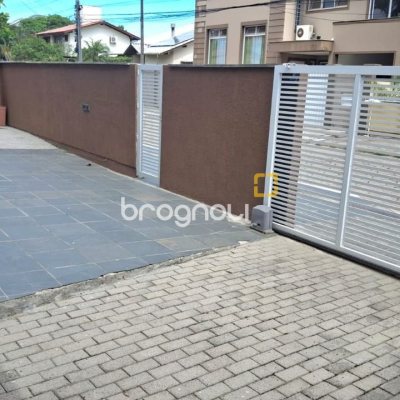 Casa com 257m², 6 quartos (sendo 2 suítes), 2 garagens, no bairro Ingleses em Florianópolis