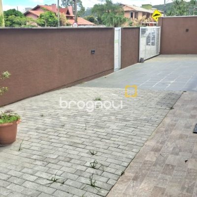 Casa com 257m², 6 quartos (sendo 2 suítes), 2 garagens, no bairro Ingleses em Florianópolis