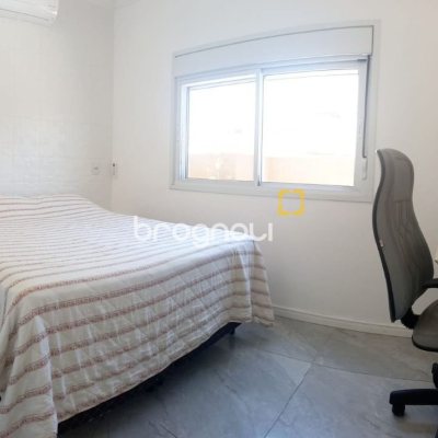 Casa com 257m², 6 quartos (sendo 2 suítes), 2 garagens, no bairro Ingleses em Florianópolis
