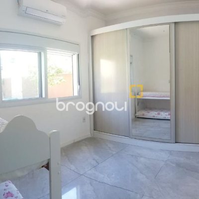 Casa com 257m², 6 quartos (sendo 2 suítes), 2 garagens, no bairro Ingleses em Florianópolis