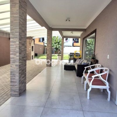 Casa com 257m², 6 quartos (sendo 2 suítes), 2 garagens, no bairro Ingleses em Florianópolis