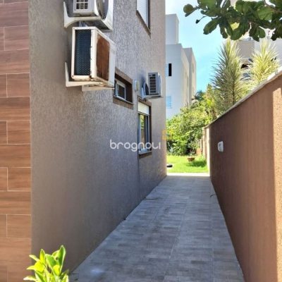 Casa com 257m², 6 quartos (sendo 2 suítes), 2 garagens, no bairro Ingleses em Florianópolis
