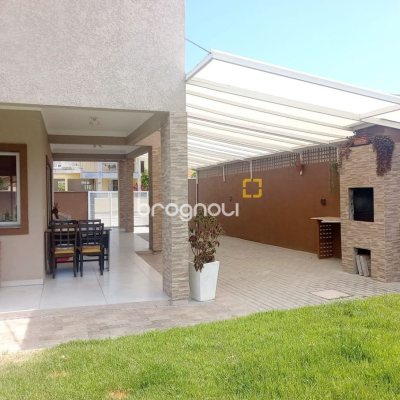 Casa com 257m², 6 quartos (sendo 2 suítes), 2 garagens, no bairro Ingleses em Florianópolis