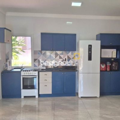 Casa com 257m², 6 quartos (sendo 2 suítes), 2 garagens, no bairro Ingleses em Florianópolis