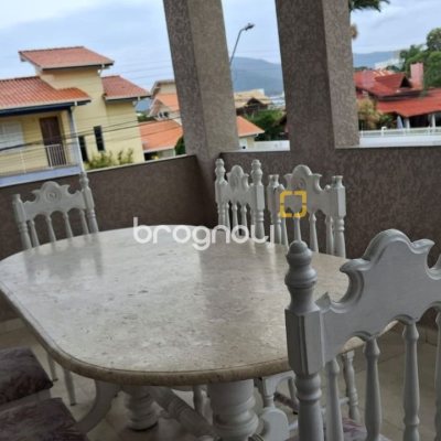 Casa com 257m², 6 quartos (sendo 2 suítes), 2 garagens, no bairro Ingleses em Florianópolis
