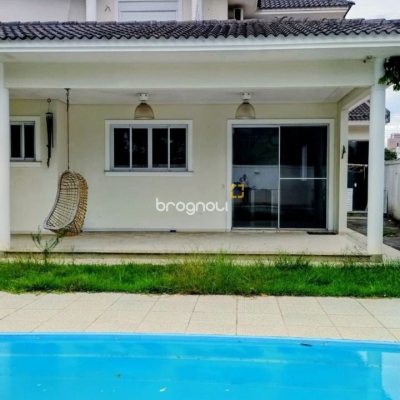 Casa com 286m², 3 quartos (sendo 3 suítes), 2 garagens, no bairro Jurerê em Florianópolis