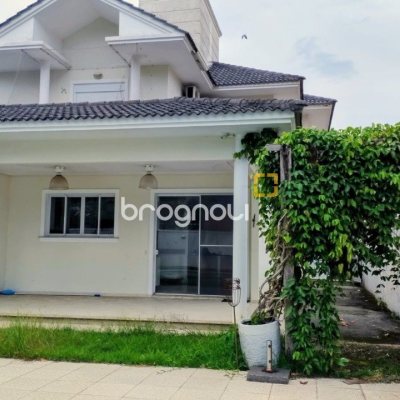 Casa com 286m², 3 quartos (sendo 3 suítes), 2 garagens, no bairro Jurerê em Florianópolis