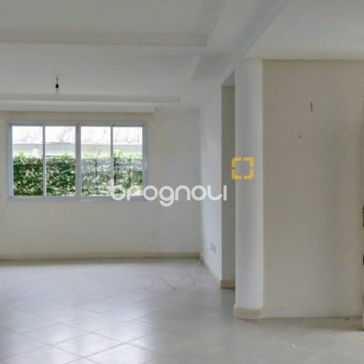 Casa com 286m², 3 quartos (sendo 3 suítes), 2 garagens, no bairro Jurerê em Florianópolis