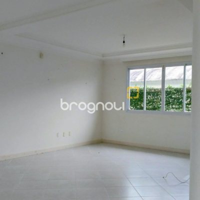 Casa com 286m², 3 quartos (sendo 3 suítes), 2 garagens, no bairro Jurerê em Florianópolis