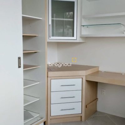 Casa com 286m², 3 quartos (sendo 3 suítes), 2 garagens, no bairro Jurerê em Florianópolis