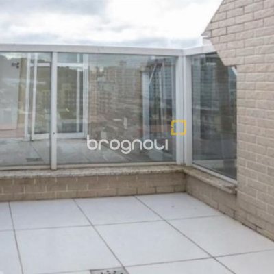 Cobertura com 116m², 3 quartos (sendo 3 suítes), 2 garagens, no bairro Trindade em Florianópolis