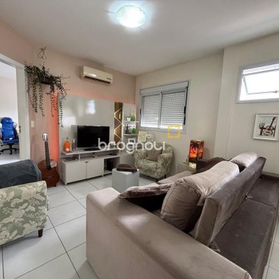 Cobertura com 116m², 3 quartos (sendo 3 suítes), 2 garagens, no bairro Trindade em Florianópolis