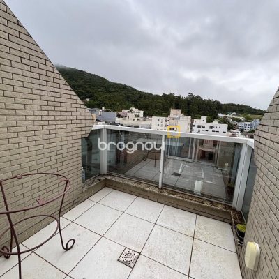 Cobertura com 116m², 3 quartos (sendo 3 suítes), 2 garagens, no bairro Trindade em Florianópolis