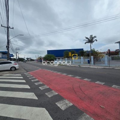 Terreno com 1292m², no bairro Carianos em Florianópolis
