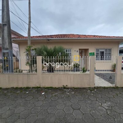 Terreno com 1292m², no bairro Carianos em Florianópolis