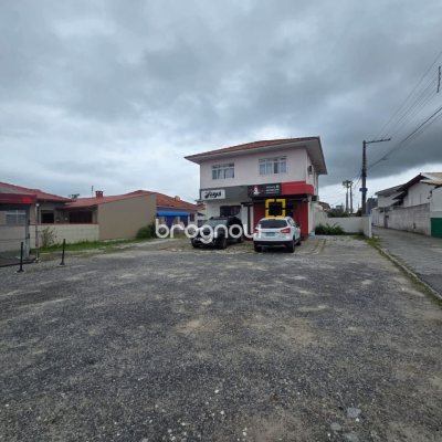 Terreno com 1292m², no bairro Carianos em Florianópolis