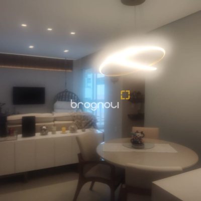 Apartamento com 72m², 2 quartos (sendo 1 suíte), 2 garagens, no bairro João Paulo em Florianópolis