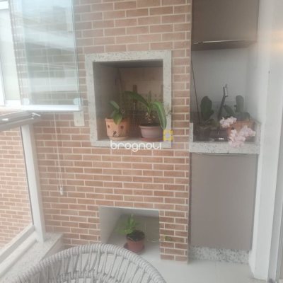 Apartamento com 72m², 2 quartos (sendo 1 suíte), 2 garagens, no bairro João Paulo em Florianópolis
