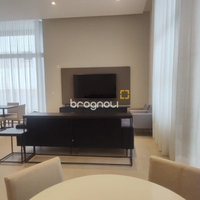 Apartamento com 72m², 2 quartos (sendo 1 suíte), 2 garagens, no bairro João Paulo em Florianópolis