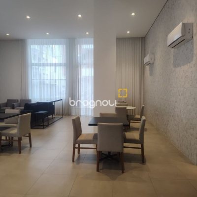 Apartamento com 72m², 2 quartos (sendo 1 suíte), 2 garagens, no bairro João Paulo em Florianópolis