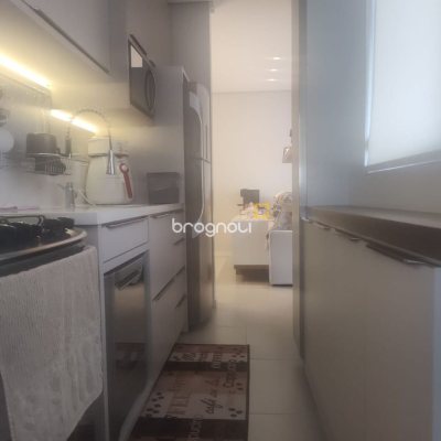 Apartamento com 72m², 2 quartos (sendo 1 suíte), 2 garagens, no bairro João Paulo em Florianópolis