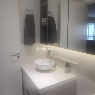 Apartamento com 72m², 2 quartos (sendo 1 suíte), 2 garagens, no bairro João Paulo em Florianópolis