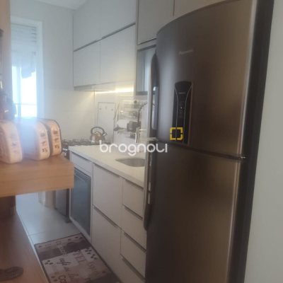 Apartamento com 72m², 2 quartos (sendo 1 suíte), 2 garagens, no bairro João Paulo em Florianópolis
