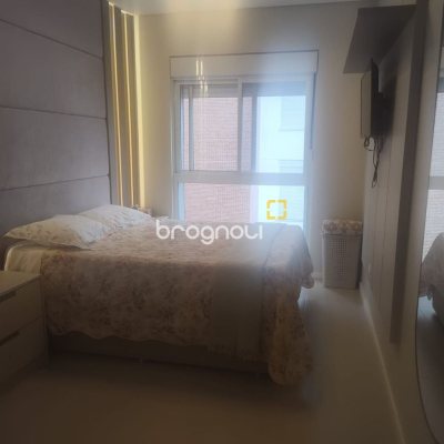 Apartamento com 72m², 2 quartos (sendo 1 suíte), 2 garagens, no bairro João Paulo em Florianópolis