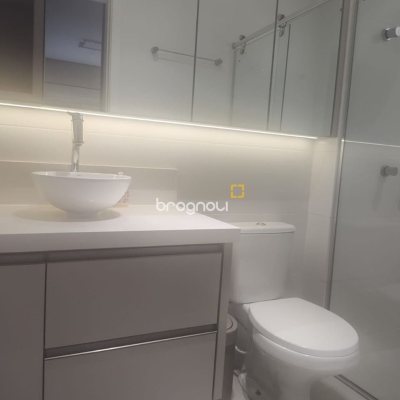 Apartamento com 72m², 2 quartos (sendo 1 suíte), 2 garagens, no bairro João Paulo em Florianópolis