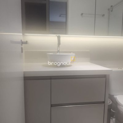 Apartamento com 72m², 2 quartos (sendo 1 suíte), 2 garagens, no bairro João Paulo em Florianópolis