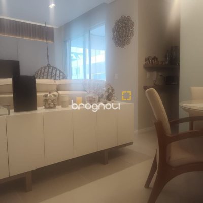 Apartamento com 72m², 2 quartos (sendo 1 suíte), 2 garagens, no bairro João Paulo em Florianópolis
