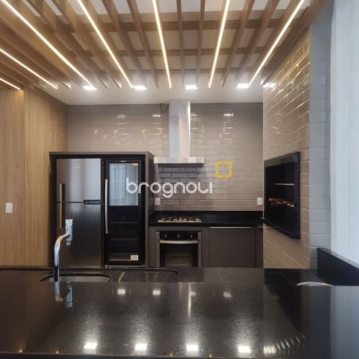 Apartamento com 72m², 2 quartos (sendo 1 suíte), 2 garagens, no bairro João Paulo em Florianópolis