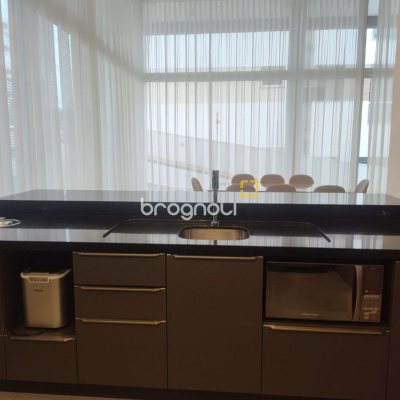 Apartamento com 72m², 2 quartos (sendo 1 suíte), 2 garagens, no bairro João Paulo em Florianópolis