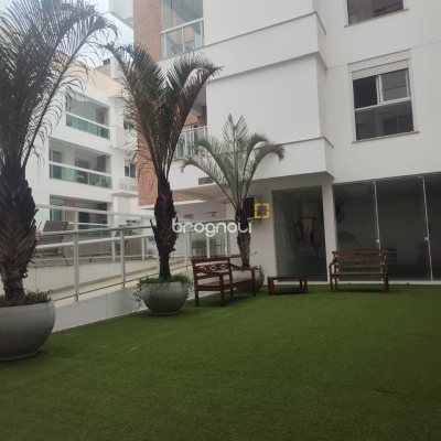Apartamento com 72m², 2 quartos (sendo 1 suíte), 2 garagens, no bairro João Paulo em Florianópolis