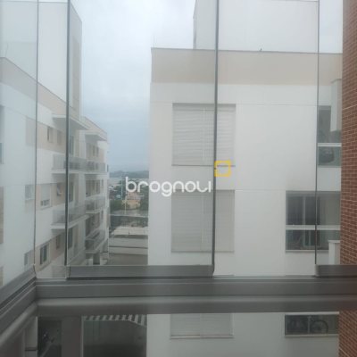 Apartamento com 72m², 2 quartos (sendo 1 suíte), 2 garagens, no bairro João Paulo em Florianópolis