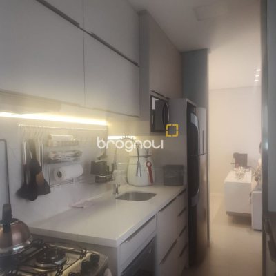 Apartamento com 72m², 2 quartos (sendo 1 suíte), 2 garagens, no bairro João Paulo em Florianópolis