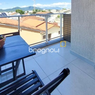 Apartamento com 81m², 3 quartos (sendo 1 suíte), 2 garagens, no bairro Campeche em Florianópolis