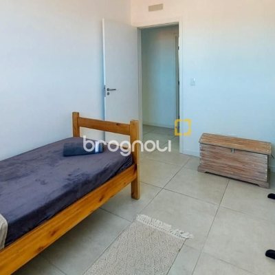 Apartamento com 81m², 3 quartos (sendo 1 suíte), 2 garagens, no bairro Campeche em Florianópolis