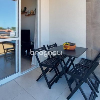 Apartamento com 81m², 3 quartos (sendo 1 suíte), 2 garagens, no bairro Campeche em Florianópolis